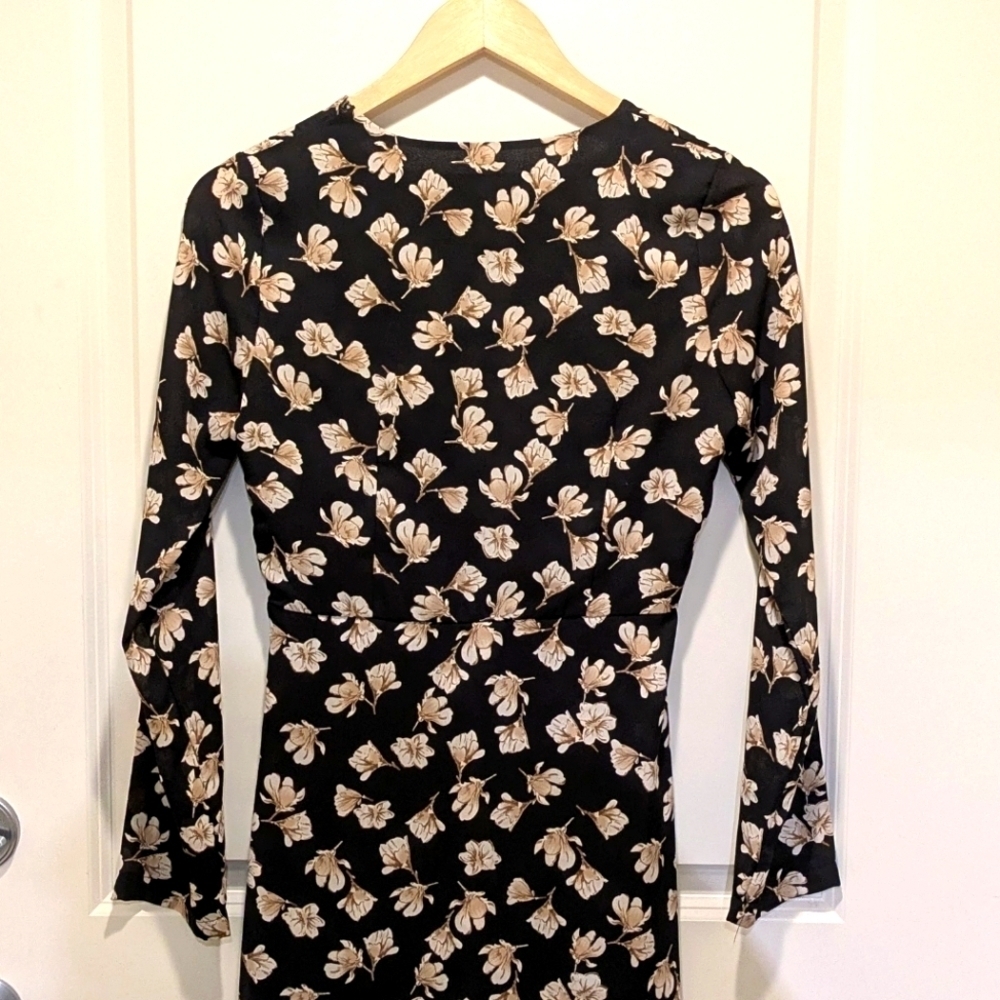 3/$30 EUC Lioness S Black & White Floral Long Sleeve Romper with Maxi Overskirt - Picture 8 of 9